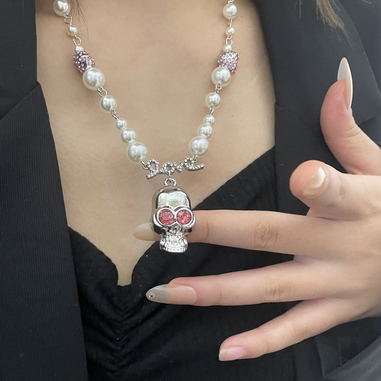 Halloween -- Skull Pearl Necklace