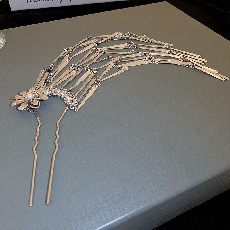 Bohemian Pearl Flower Silver Tassel Hairpin