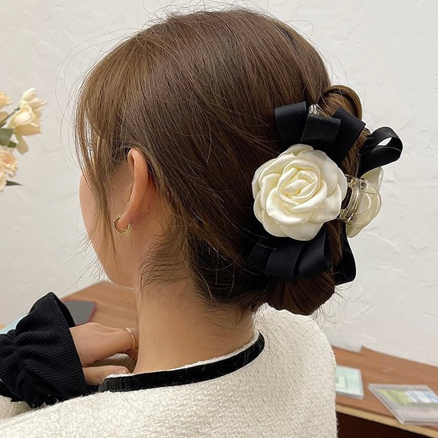 Camellia White and Black Claw Clip