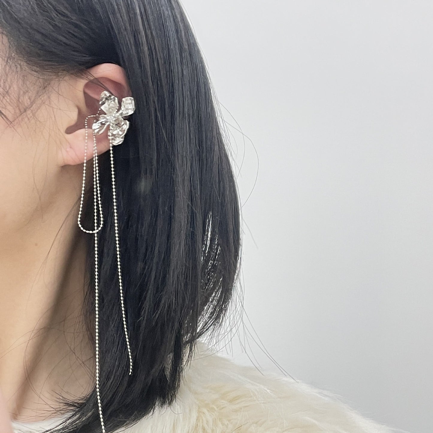 Drapey Line Ear Bone Clip