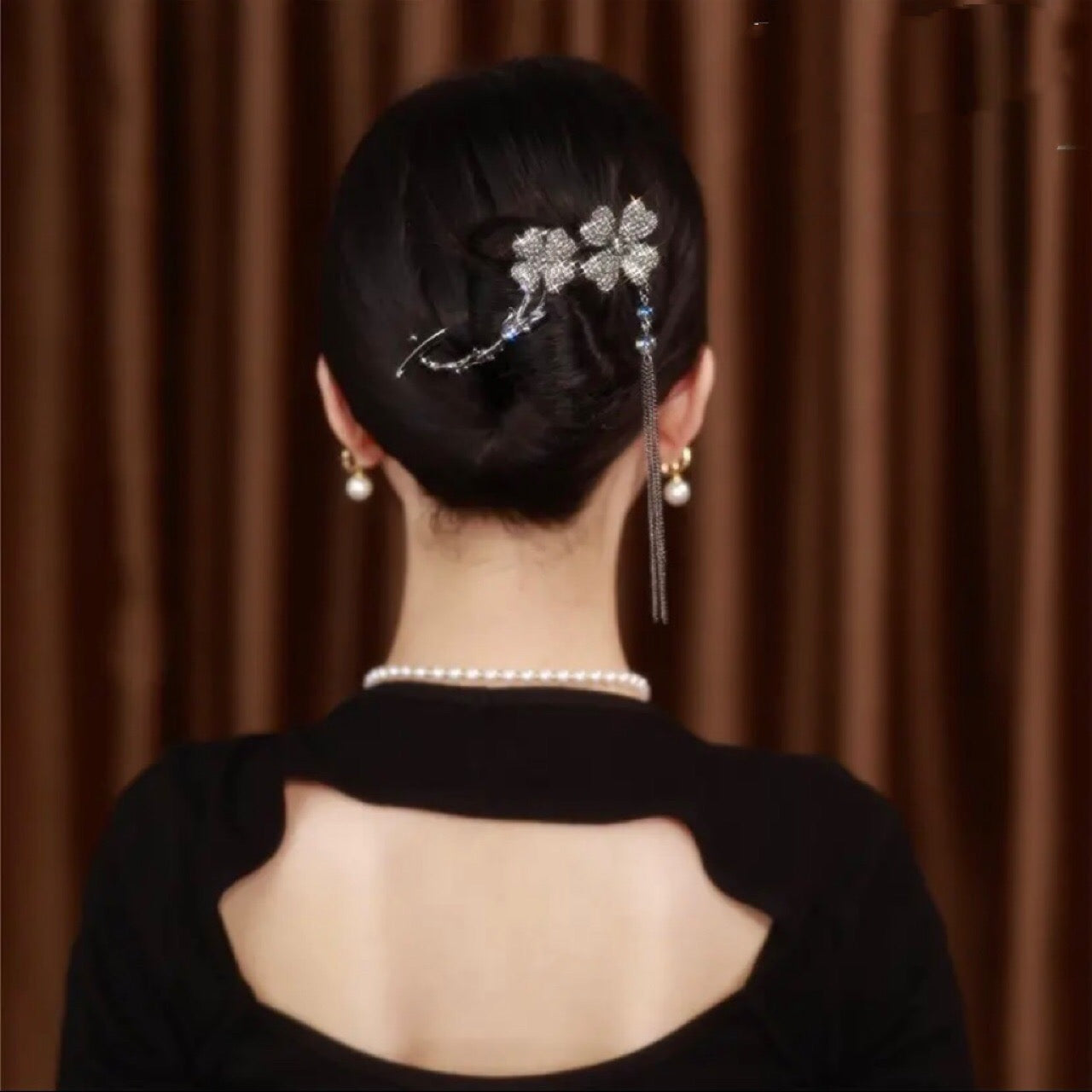 Rotating black flower hairpin